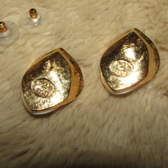 Vintage K.J.L. for Avon White Rose Bud Earrings - Picture 4 of 5